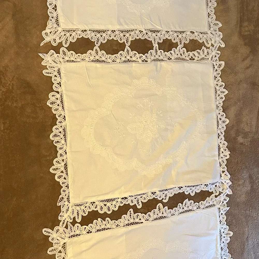 Vintage Battenberg Lace king size duvet cover with pillow cases & bedskirt